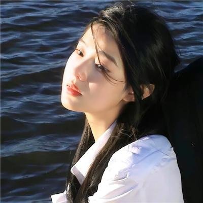 穿着旗袍的女孩